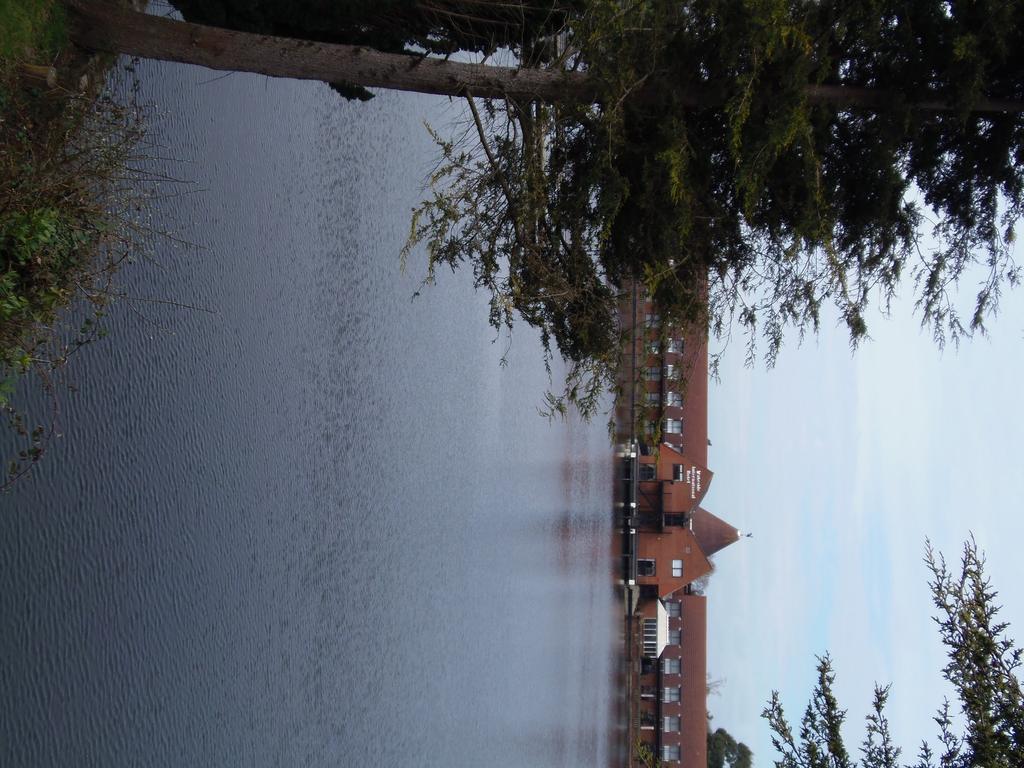 Lakeside Continental Hotel Camberley Dış mekan fotoğraf