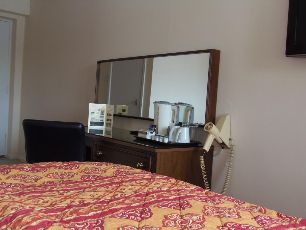 Lakeside Continental Hotel Camberley Dış mekan fotoğraf
