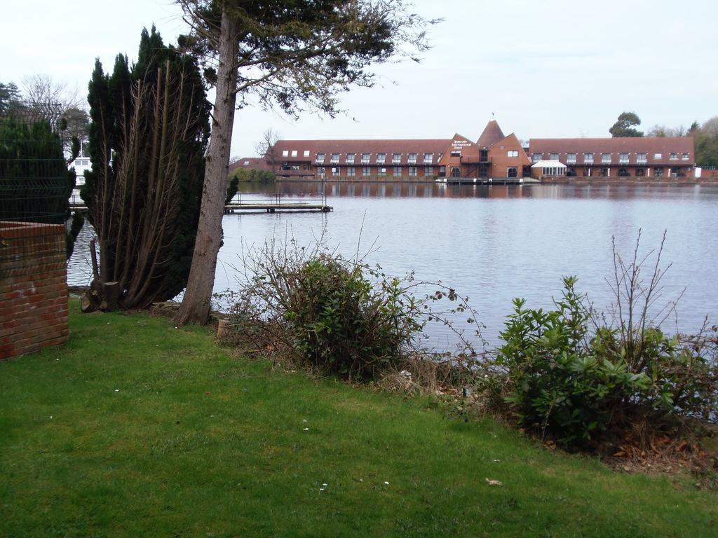 Lakeside Continental Hotel Camberley Dış mekan fotoğraf