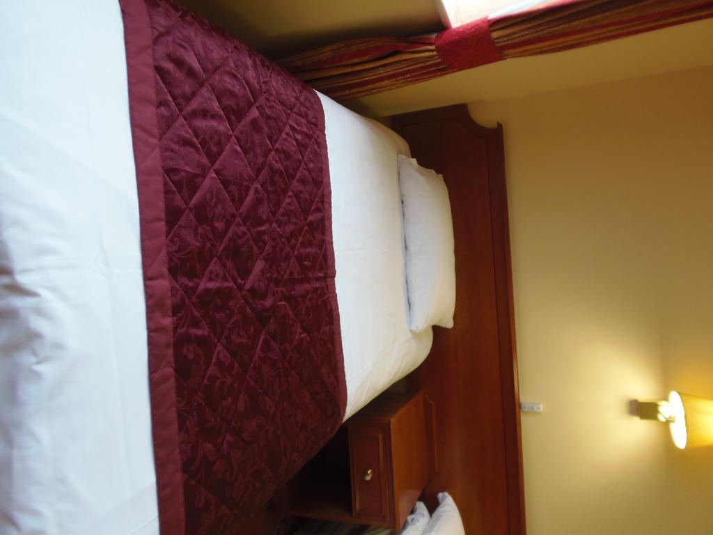 Lakeside Continental Hotel Camberley Dış mekan fotoğraf
